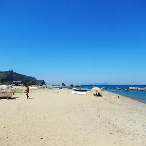 Hotel-pensione 4 Stagioni , Falcone Italia